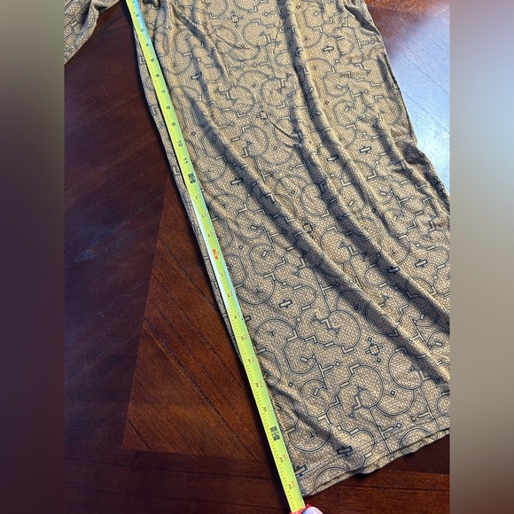 Elegant Gold Jumpsuit It has a small stain on the top back of the hood stretch - Picture 7 of 10